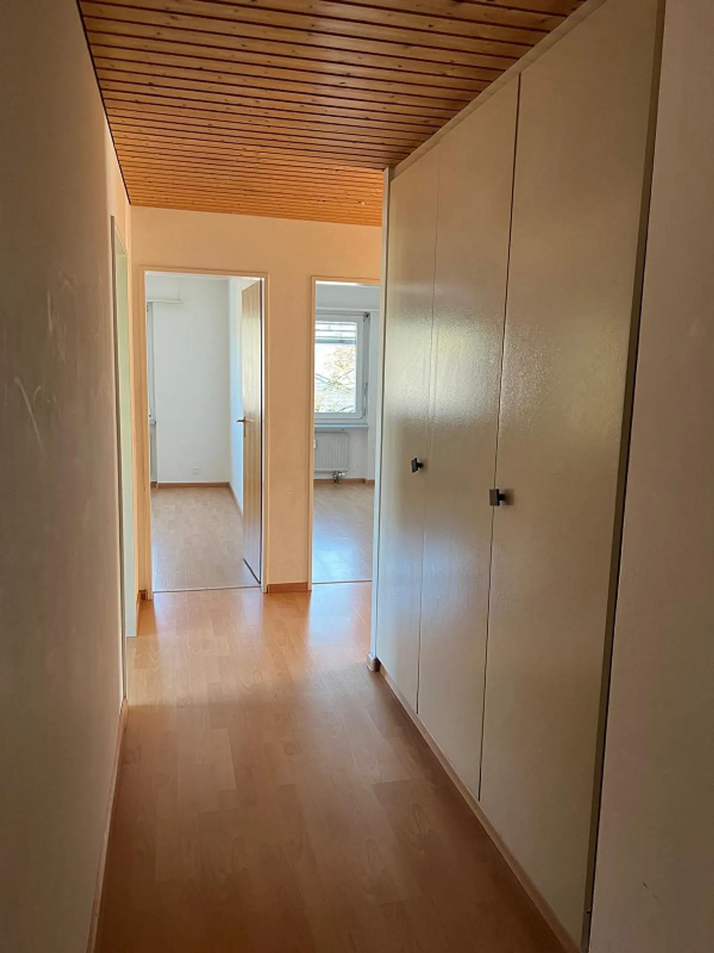 Appartamento luminoso di 4,5 stanze con vista sul verde - disponibile immediatamente o su appuntamento - Foto 7 di 12