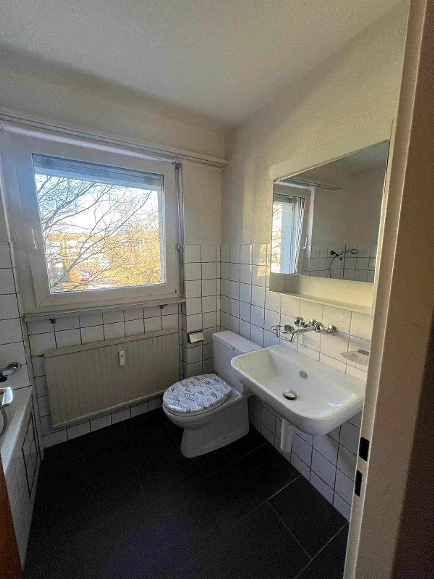 Appartamento luminoso di 4,5 stanze con vista sul verde - disponibile immediatamente o su appuntamento - Foto 8 di 12