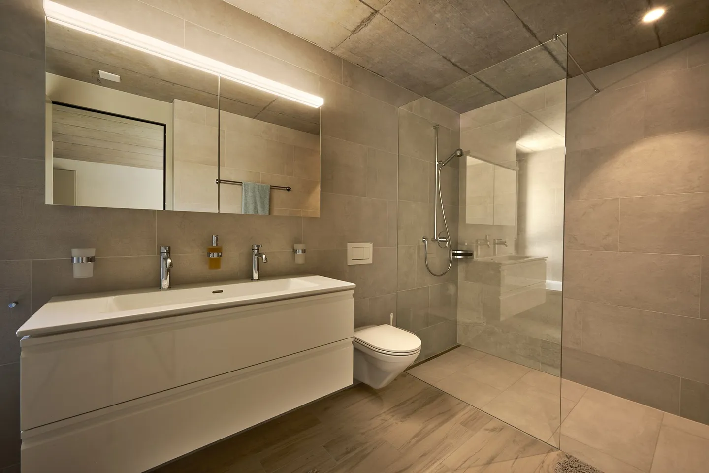 Family-friendly 4.5 room apartment in the village center of Jenaz - Photo 10 of 11