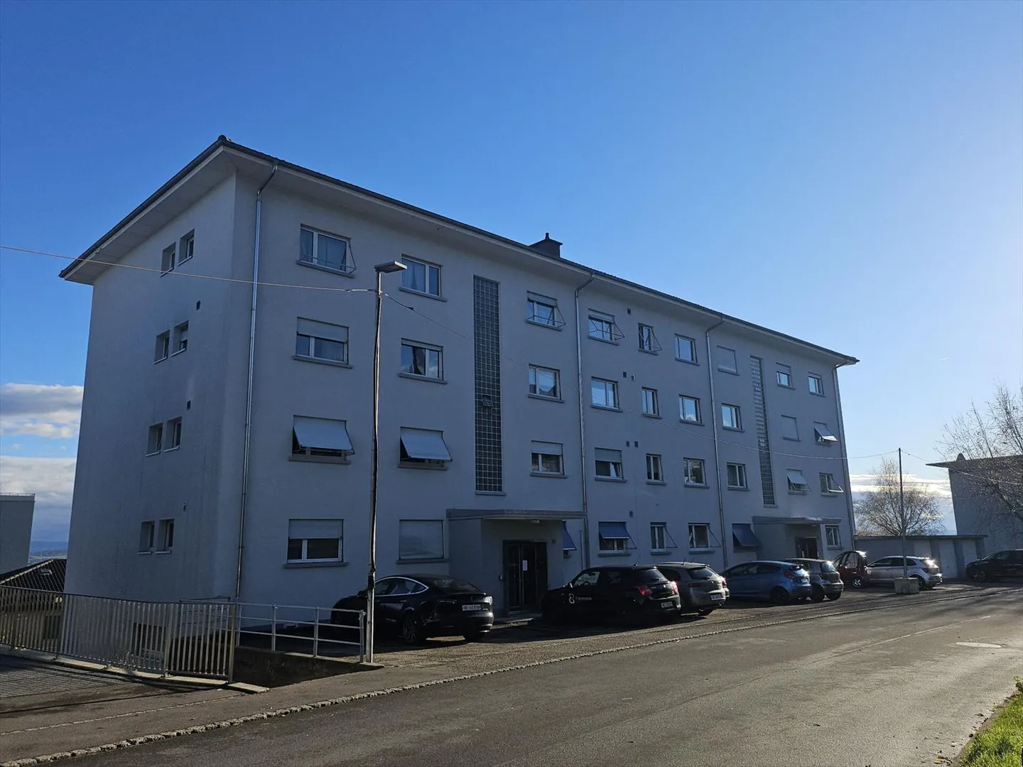 3.5-room apartment with large balcony and lake view - Photo 1 of 12