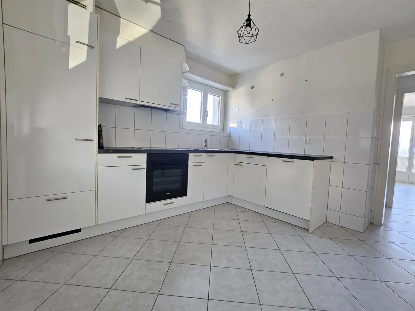 3.5-room apartment with large balcony and lake view - Photo 4 of 12