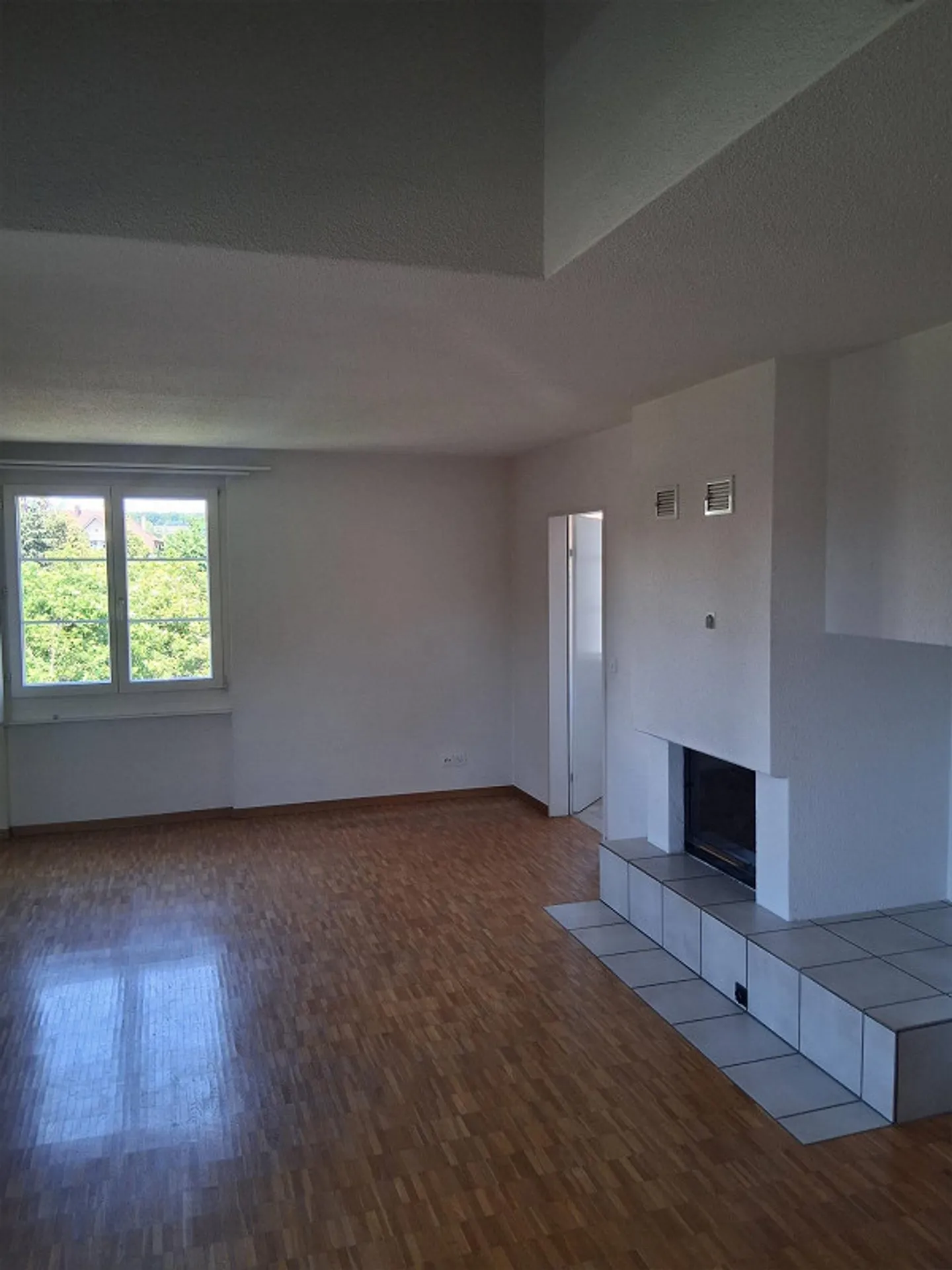 Bella maisonette di 4 1/2 stanze con charme in una posizione centrale - Foto 2 di 15