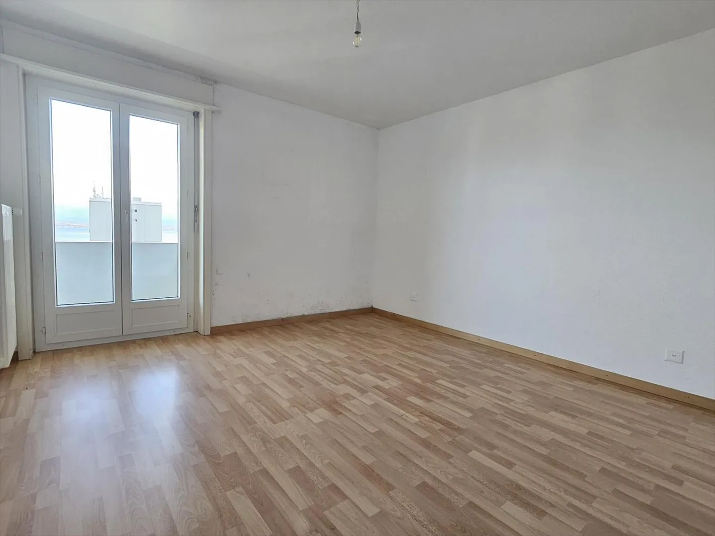 3.5-room apartment with large balcony and lake view - Photo 7 of 12
