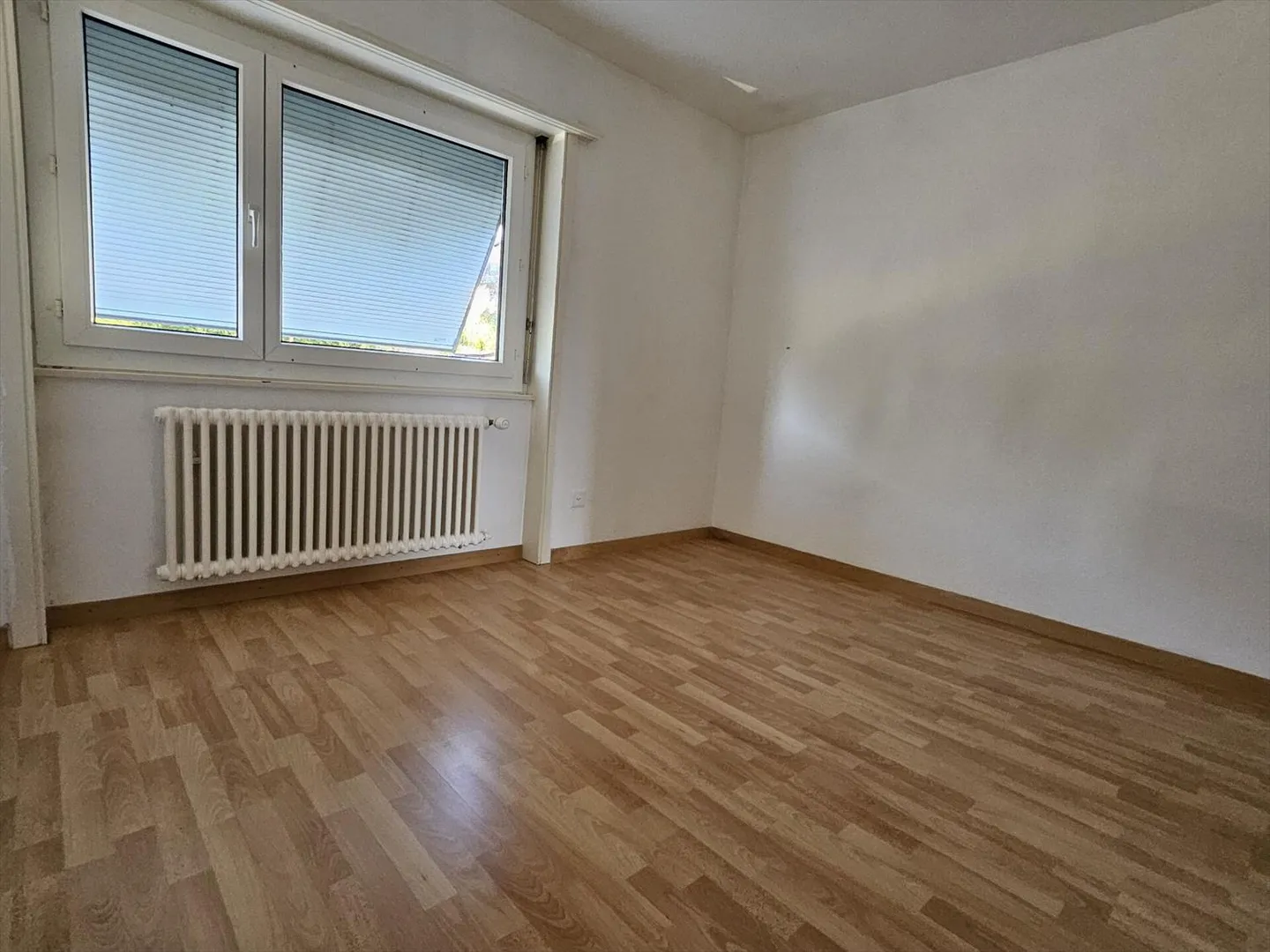 3.5-room apartment with large balcony and lake view - Photo 8 of 12