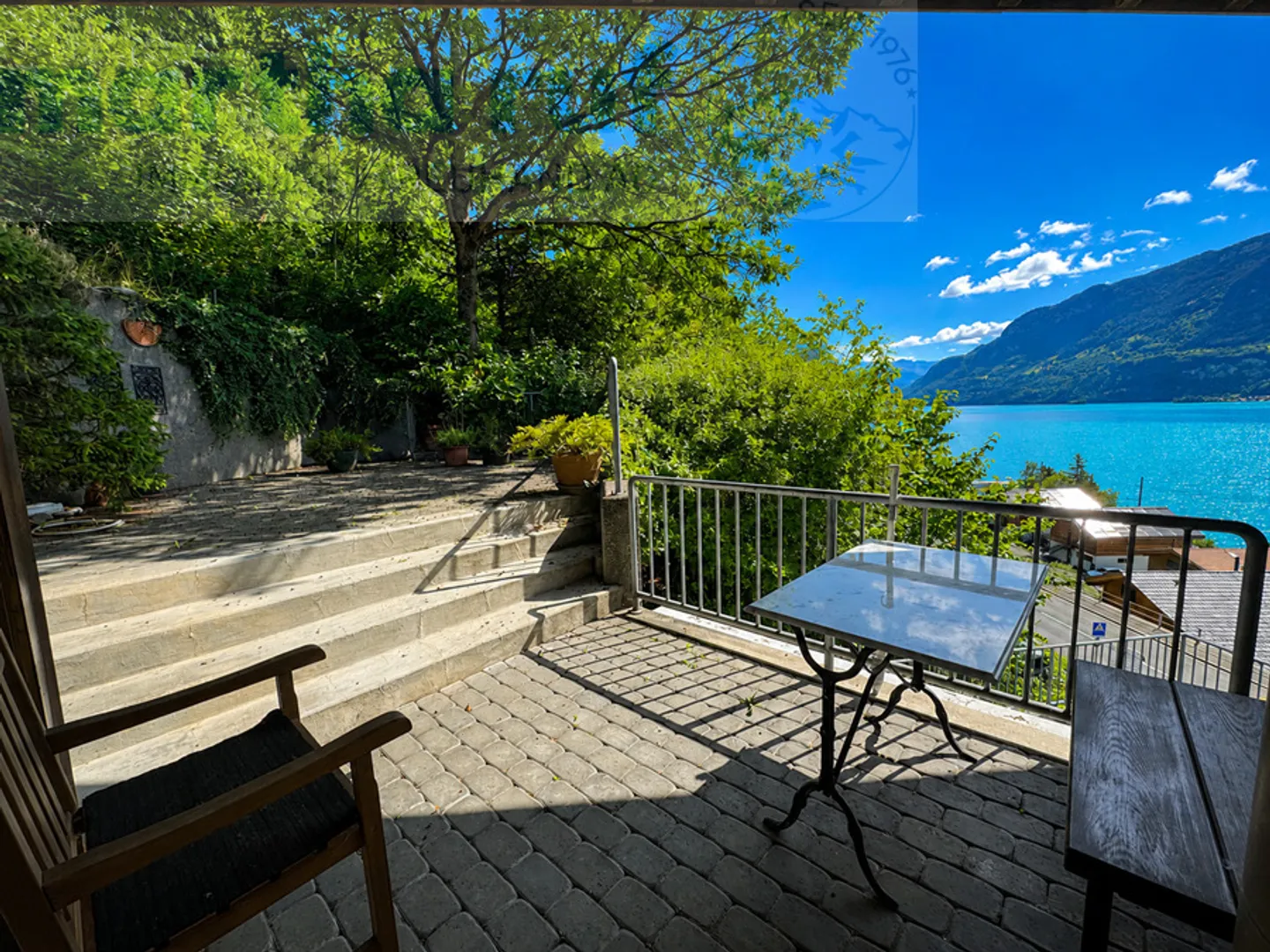 Spacious 2.5-room attic apartment with gallery and lake view - Photo 8 of 15