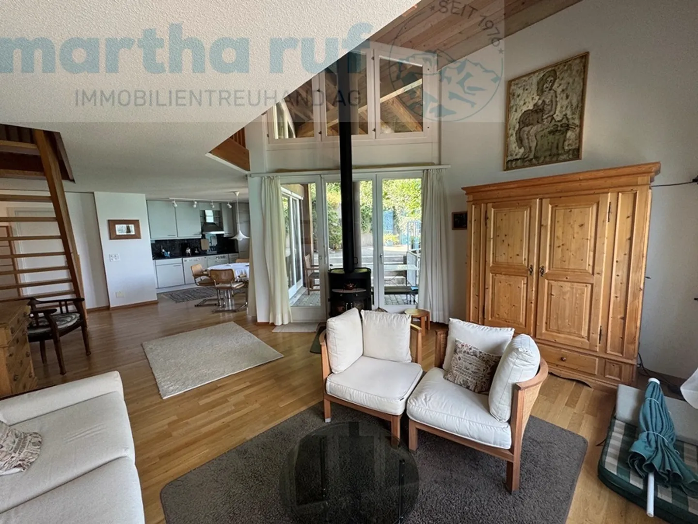 Spacious 2.5-room attic apartment with gallery and lake view - Photo 4 of 15