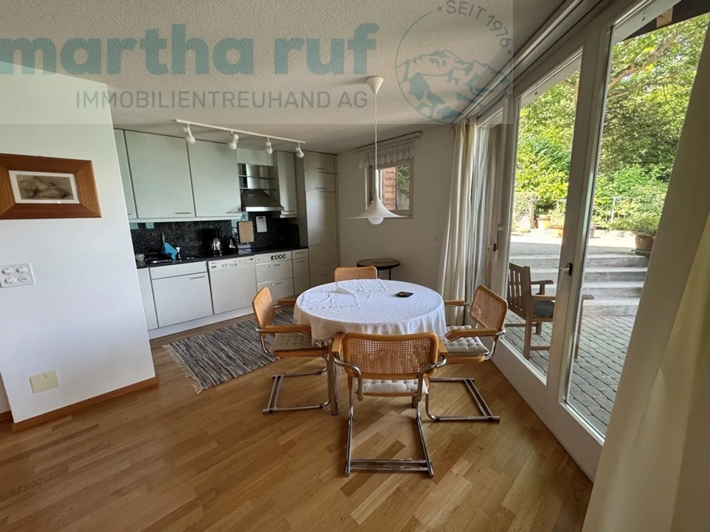 Spacious 2.5-room attic apartment with gallery and lake view - Photo 6 of 15
