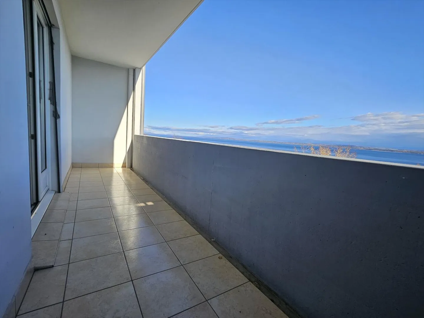 3.5-room apartment with large balcony and lake view - Photo 10 of 12