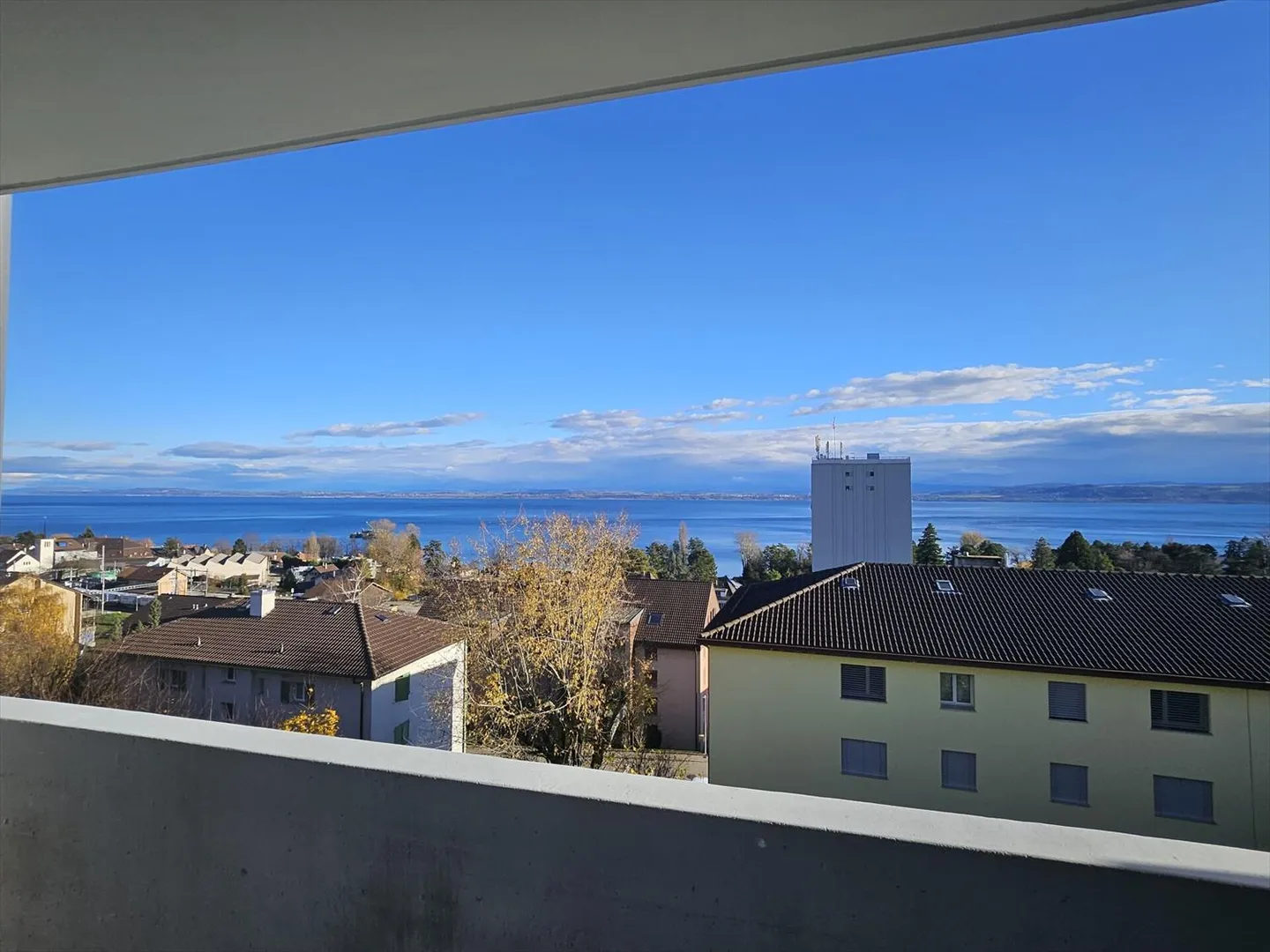 3.5-room apartment with large balcony and lake view - Photo 11 of 12
