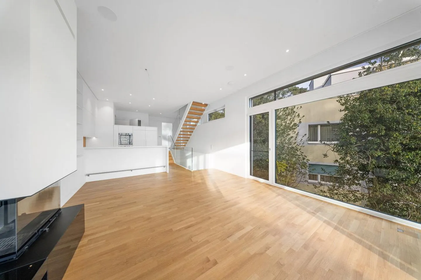 Exklusives Terrassenhaus mit Pool - Foto 2 von 15