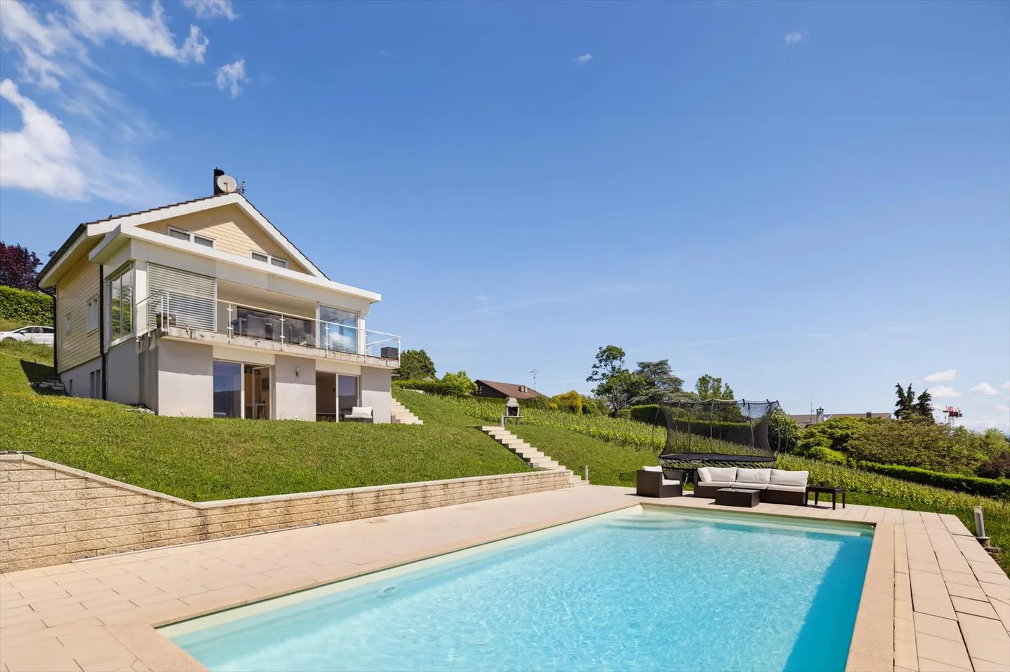 Rara villa individuale con piscina di fronte ai vigneti - Foto 4 di 10