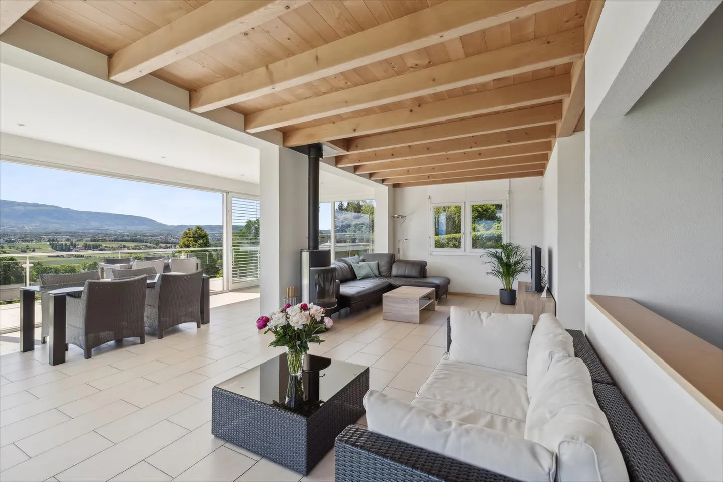 Rara villa individuale con piscina di fronte ai vigneti - Foto 5 di 10