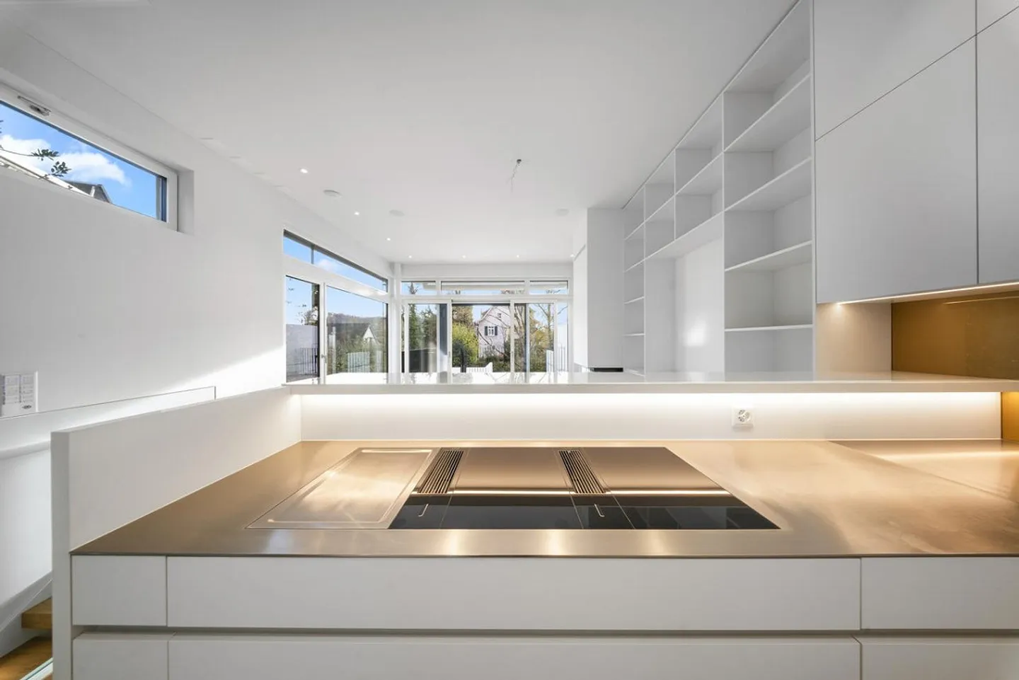 Exklusives Terrassenhaus mit Pool - Foto 4 von 15