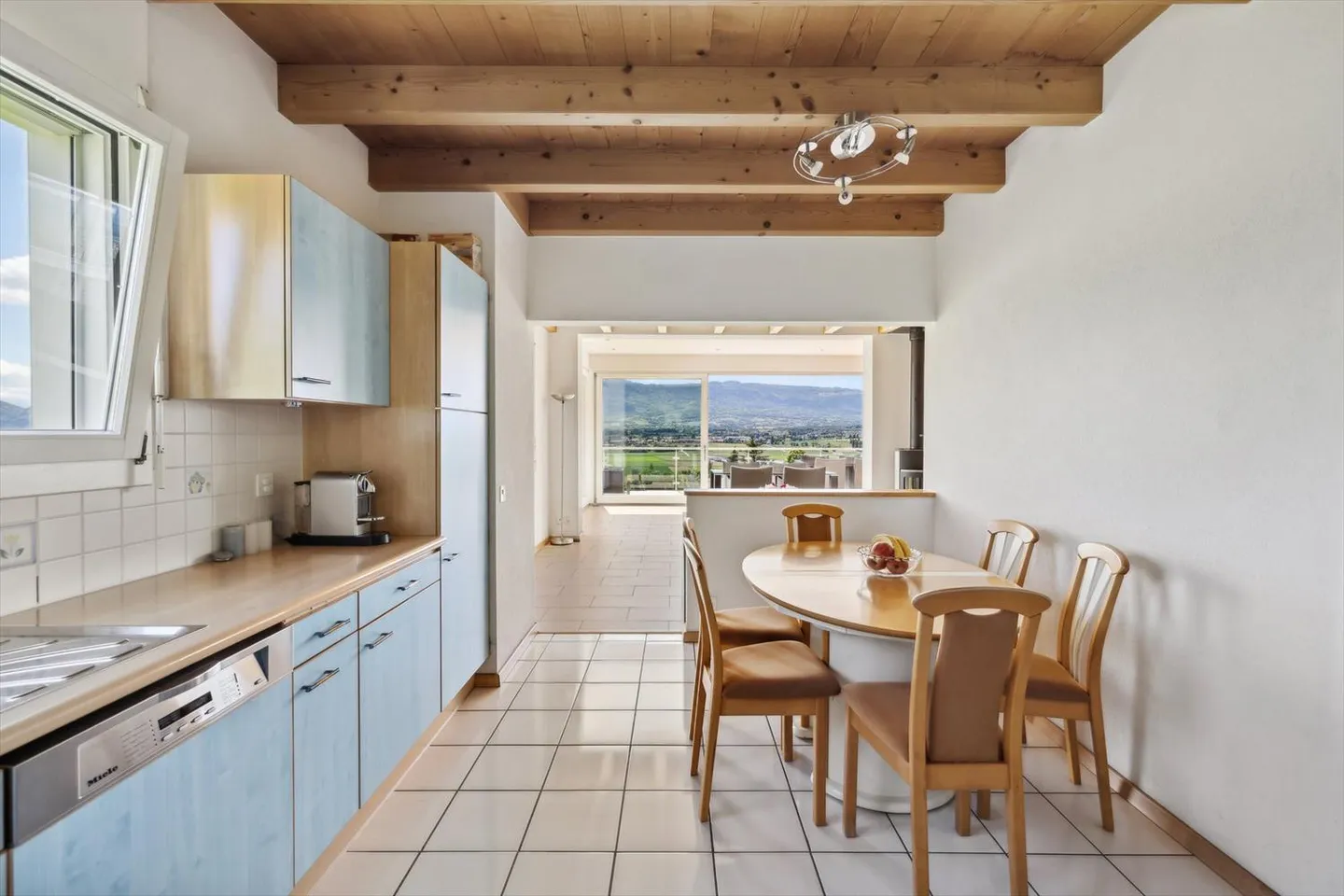 Rara villa individuale con piscina di fronte ai vigneti - Foto 7 di 10