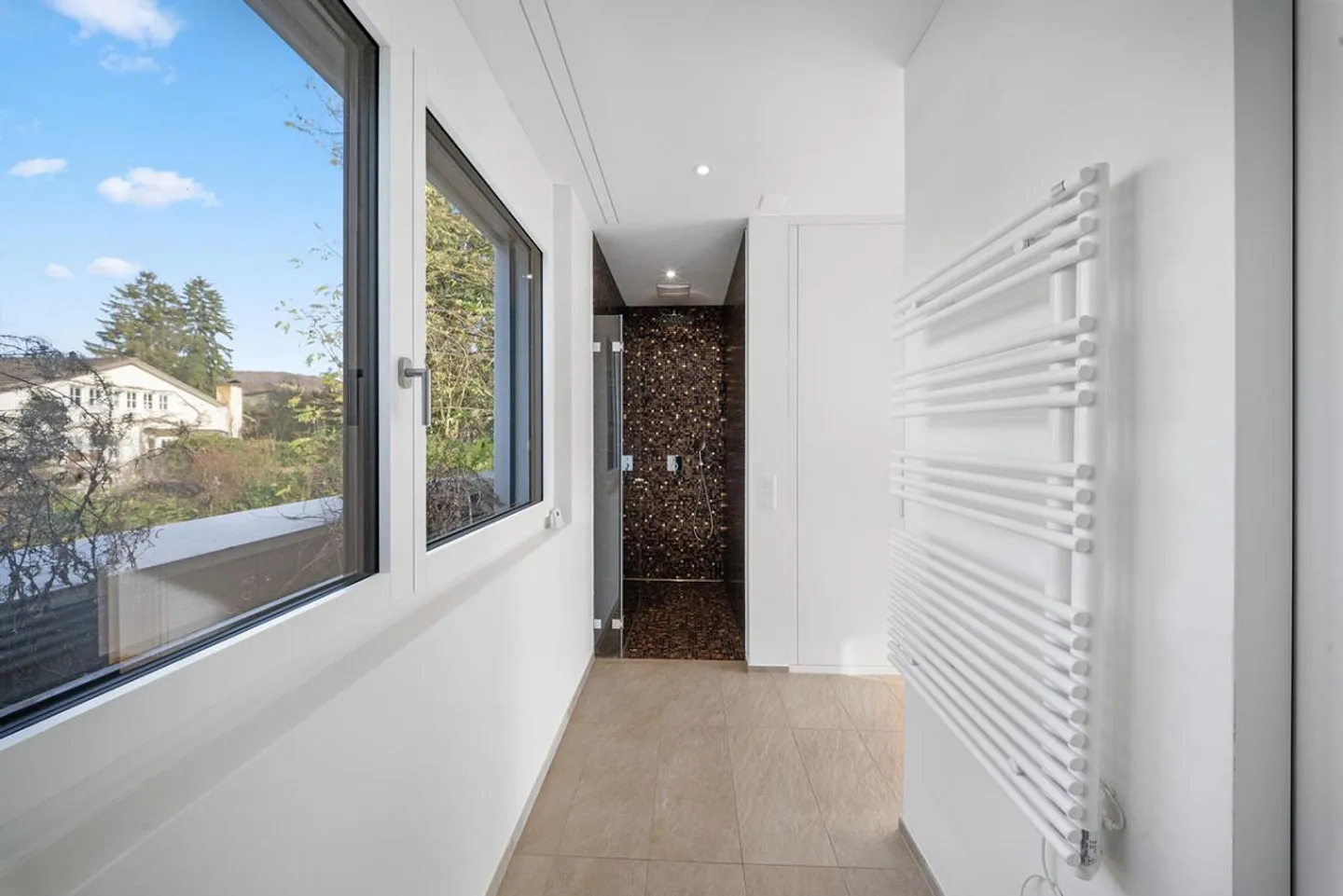 Exklusives Terrassenhaus mit Pool - Foto 7 von 15