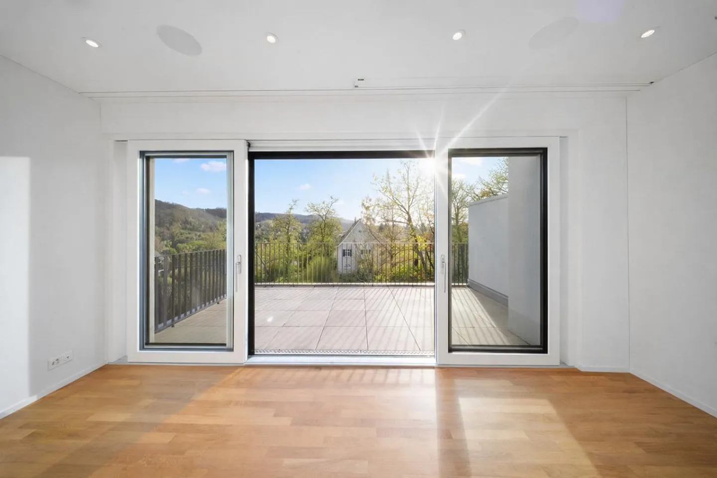 Exklusives Terrassenhaus mit Pool - Foto 8 von 15