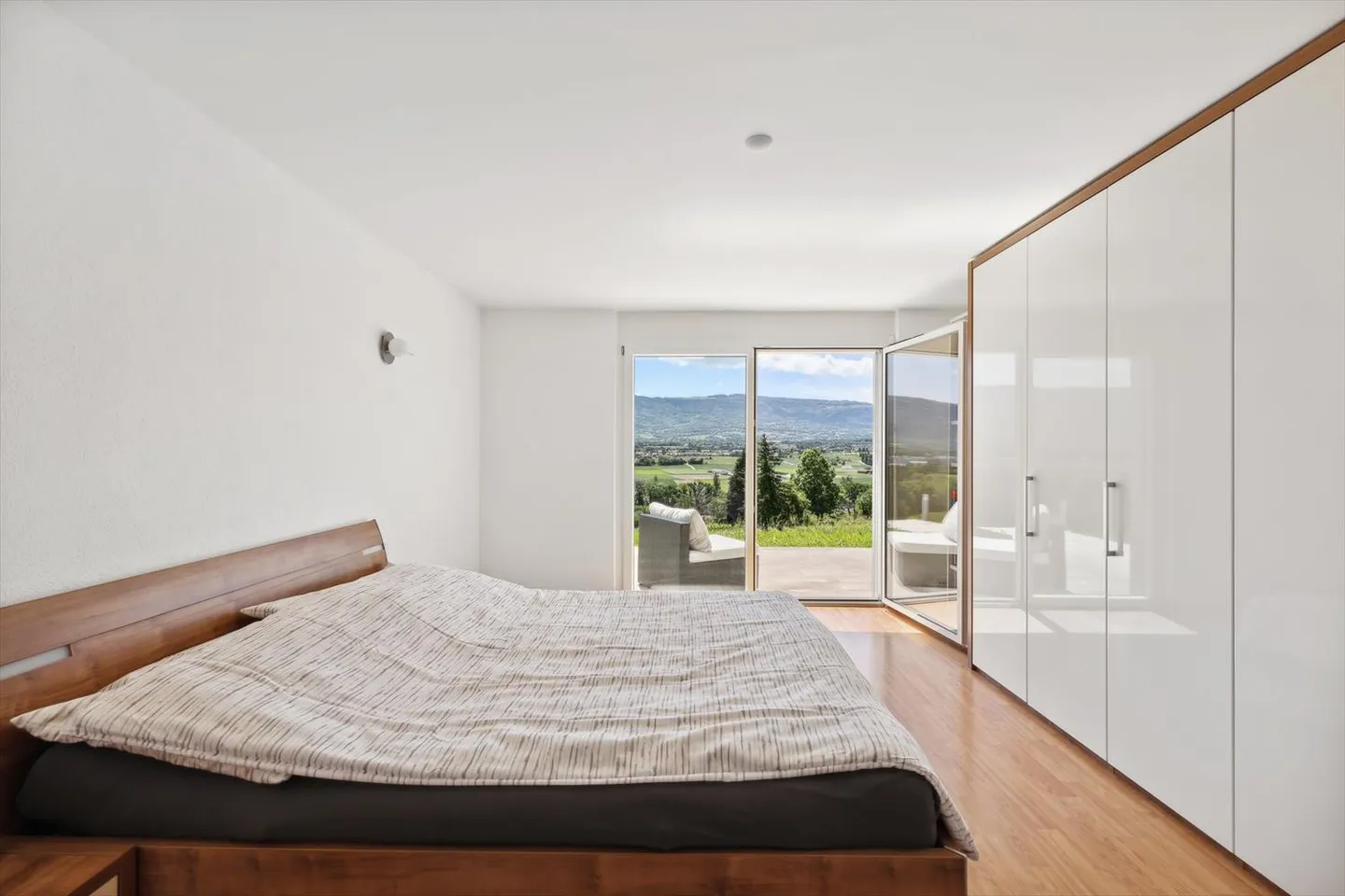 Rara villa individuale con piscina di fronte ai vigneti - Foto 8 di 10