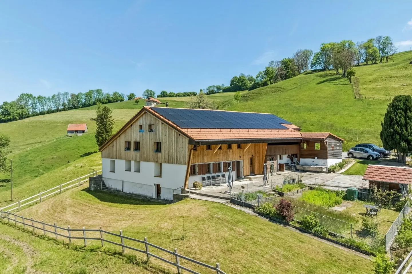 Elegante casa residenziale con vista impareggiabile sul lago e sulle montagne - Foto 2 di 12