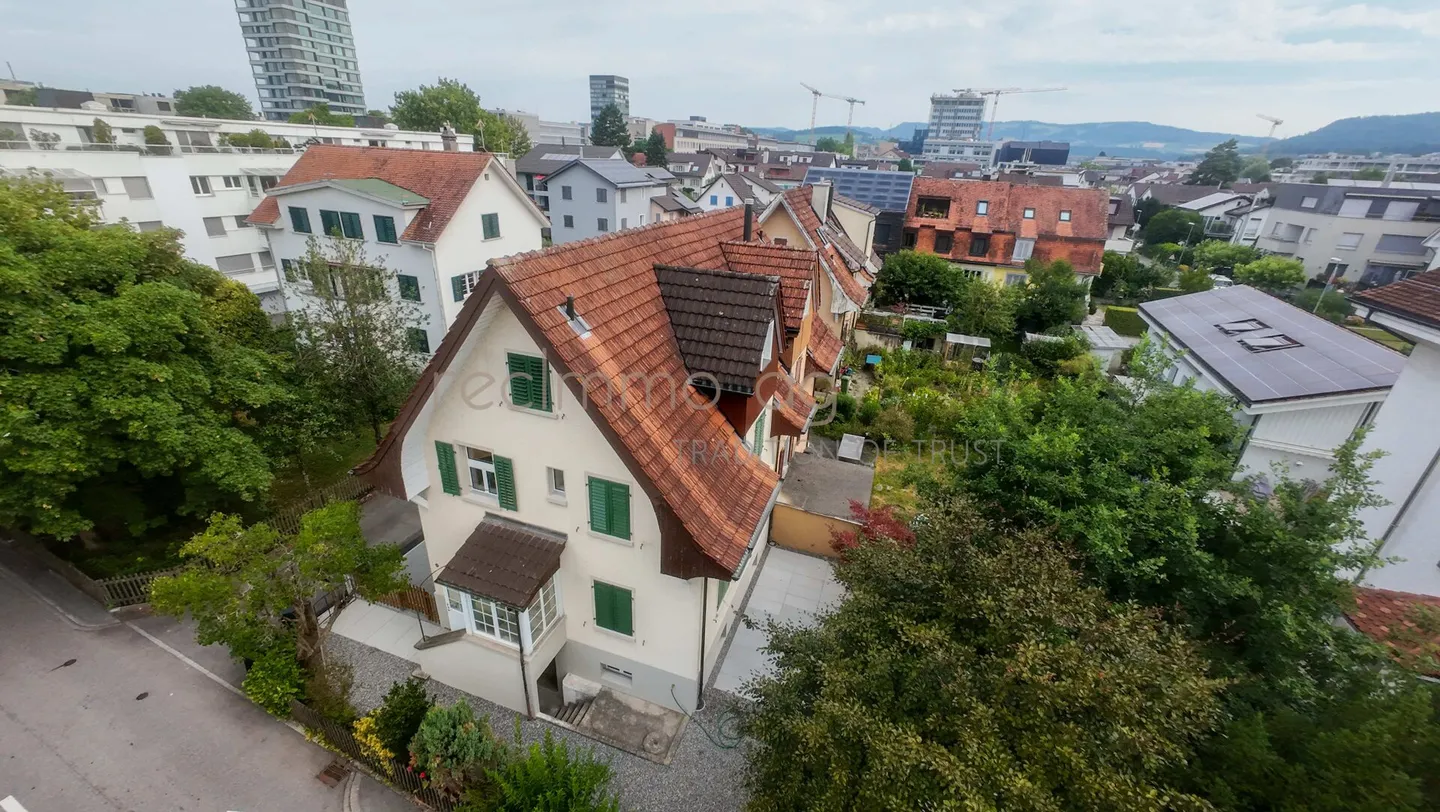 Stylishly renovated 4.5-room semi-detached house with private garden in a sought-after location in Zug - Photo 3 of 11