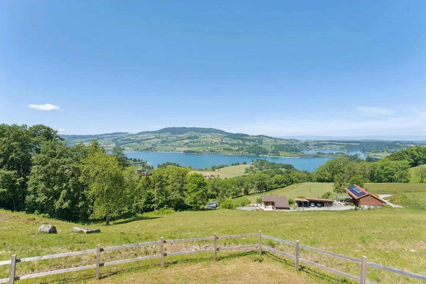 Elegante casa residenziale con vista impareggiabile sul lago e sulle montagne - Foto 10 di 12