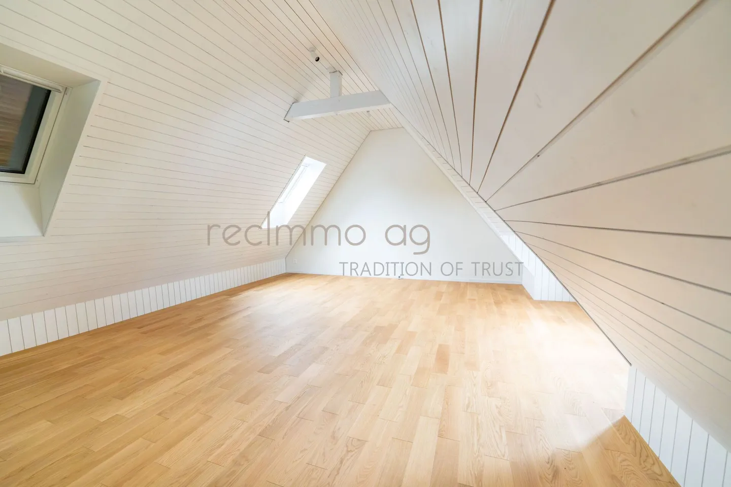 Stylishly renovated 4.5-room semi-detached house with private garden in a sought-after location in Zug - Photo 5 of 11
