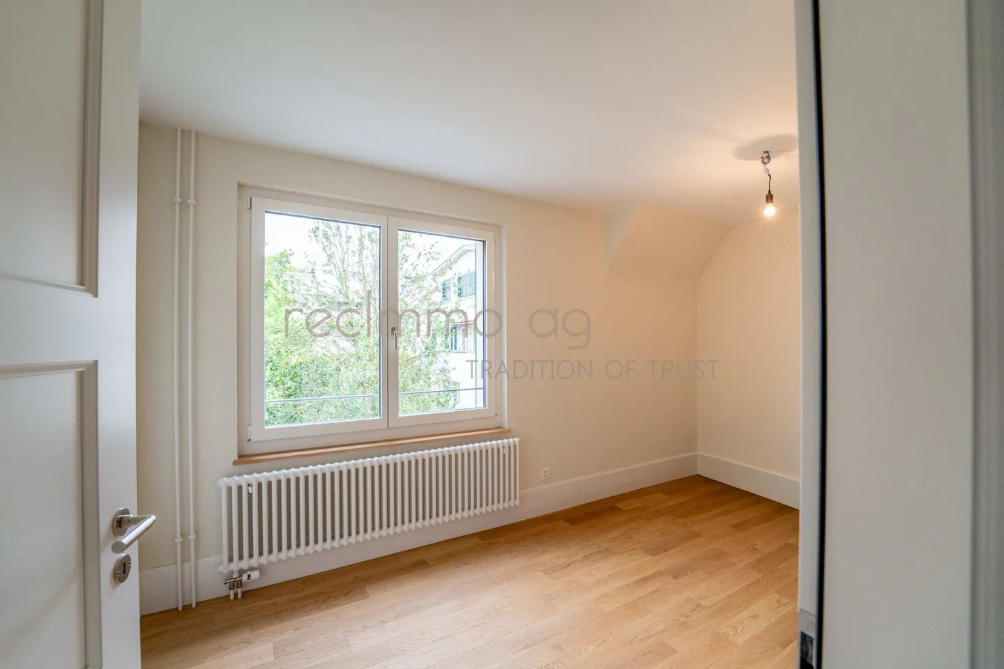 Stylishly renovated 4.5-room semi-detached house with private garden in a sought-after location in Zug - Photo 11 of 11