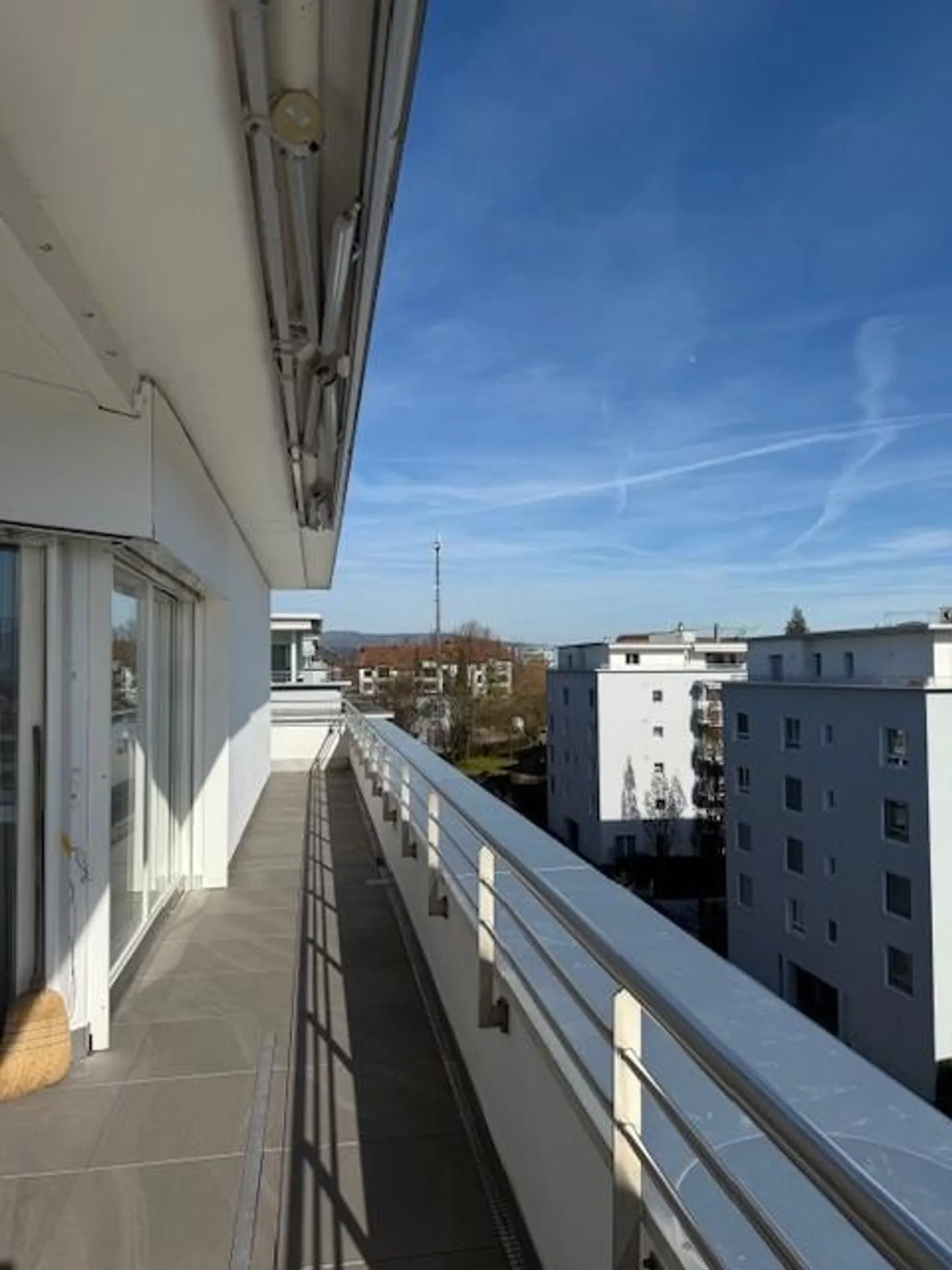 Attico luminoso con vista - Foto 11 di 14