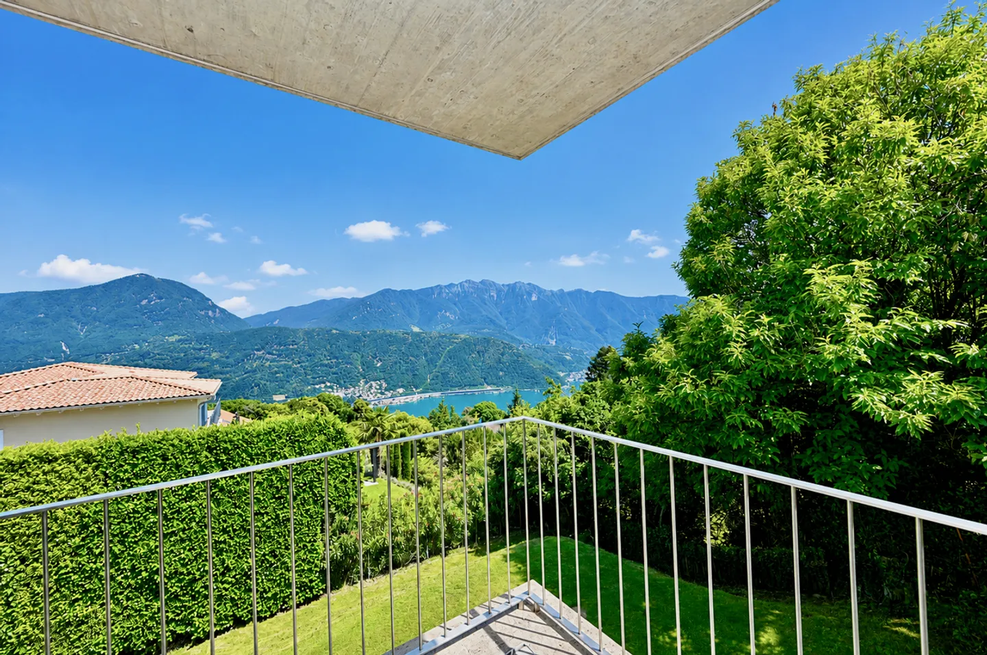 Modern Villa with Lake View - Photo 6 of 29