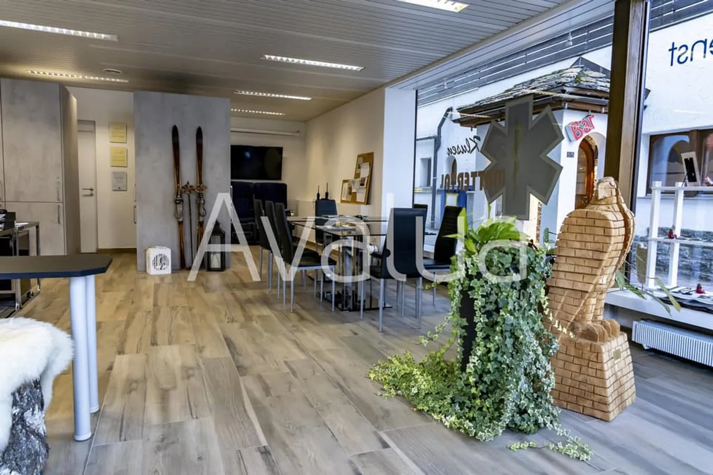 Spazio commerciale nella migliore posizione a Grächen - Foto 1 di 7