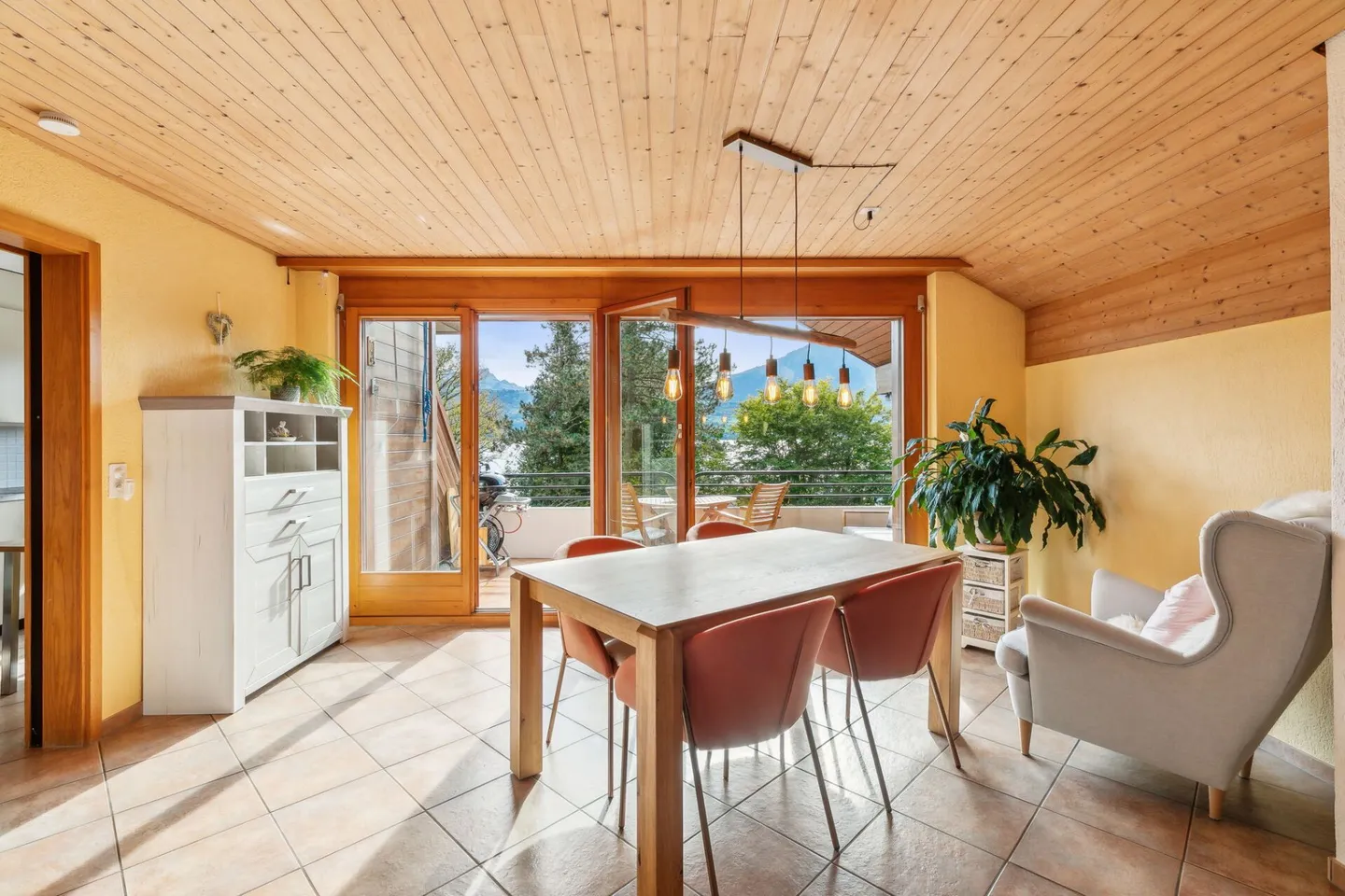 Appartamento di 4,5 stanze in posizione privilegiata con vista sul lago di Thun - Foto 9 di 13