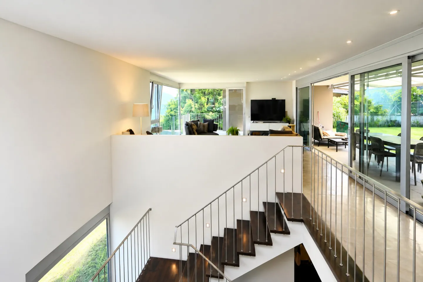 Modern Villa with Lake View - Photo 7 of 29