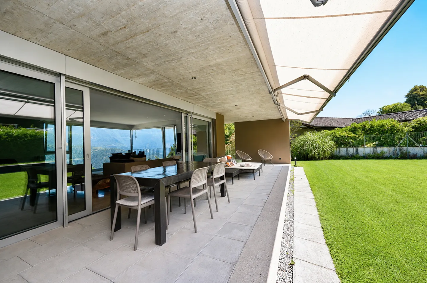 Modern Villa with Lake View - Photo 8 of 29