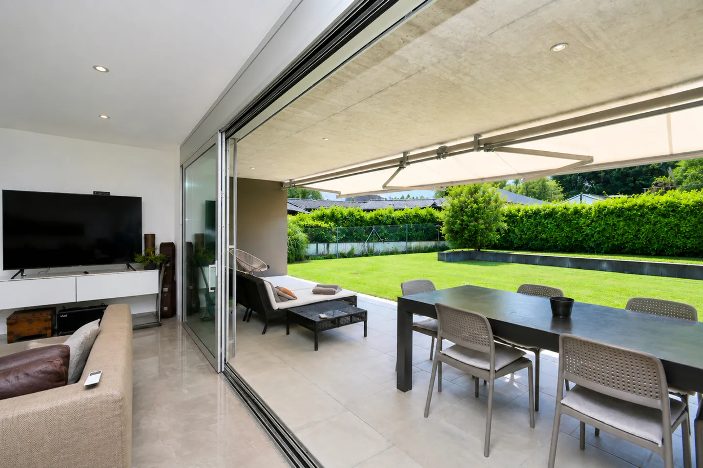 Modern Villa with Lake View - Photo 11 of 29