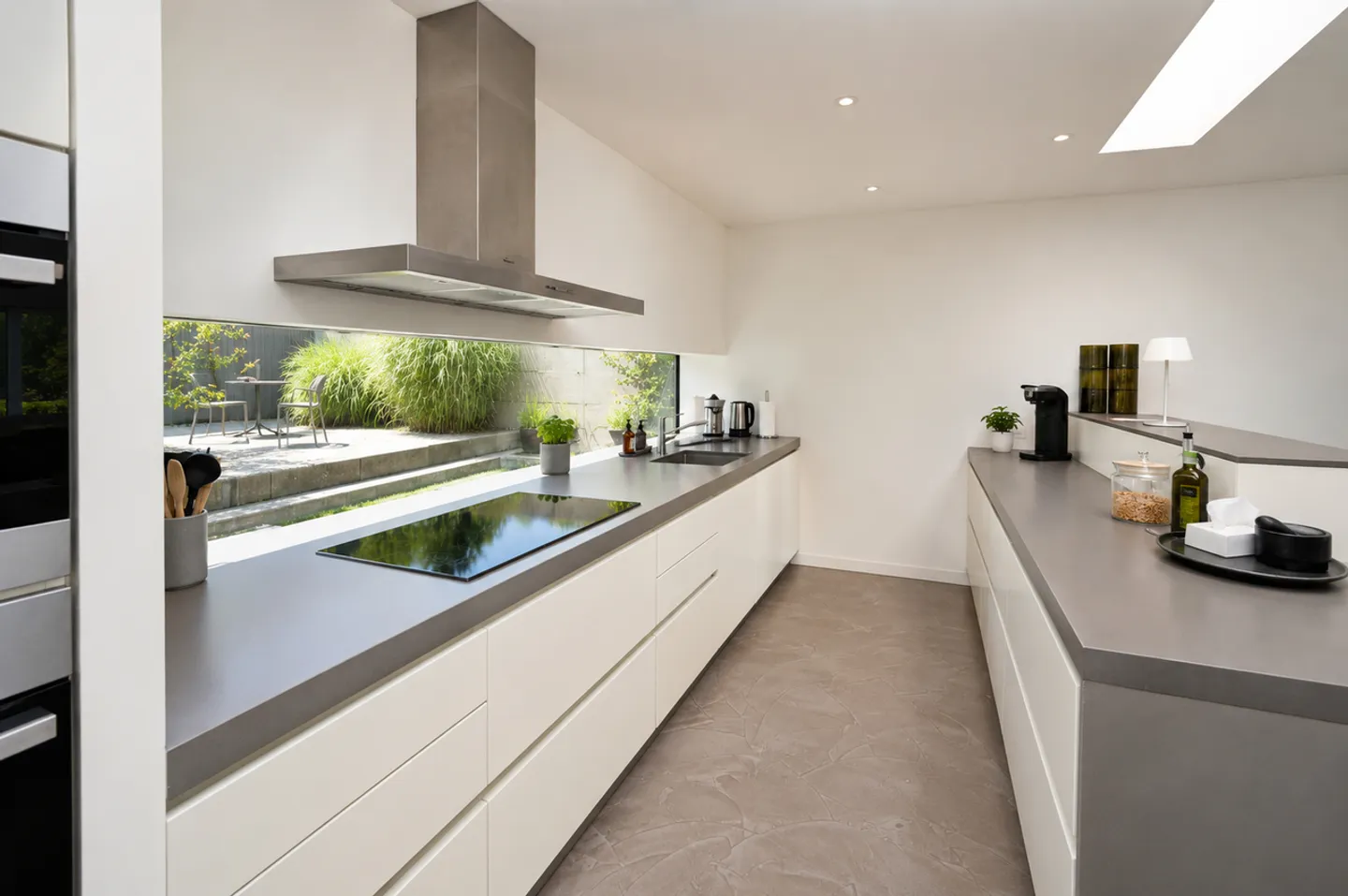 Modern Villa with Lake View - Photo 14 of 29