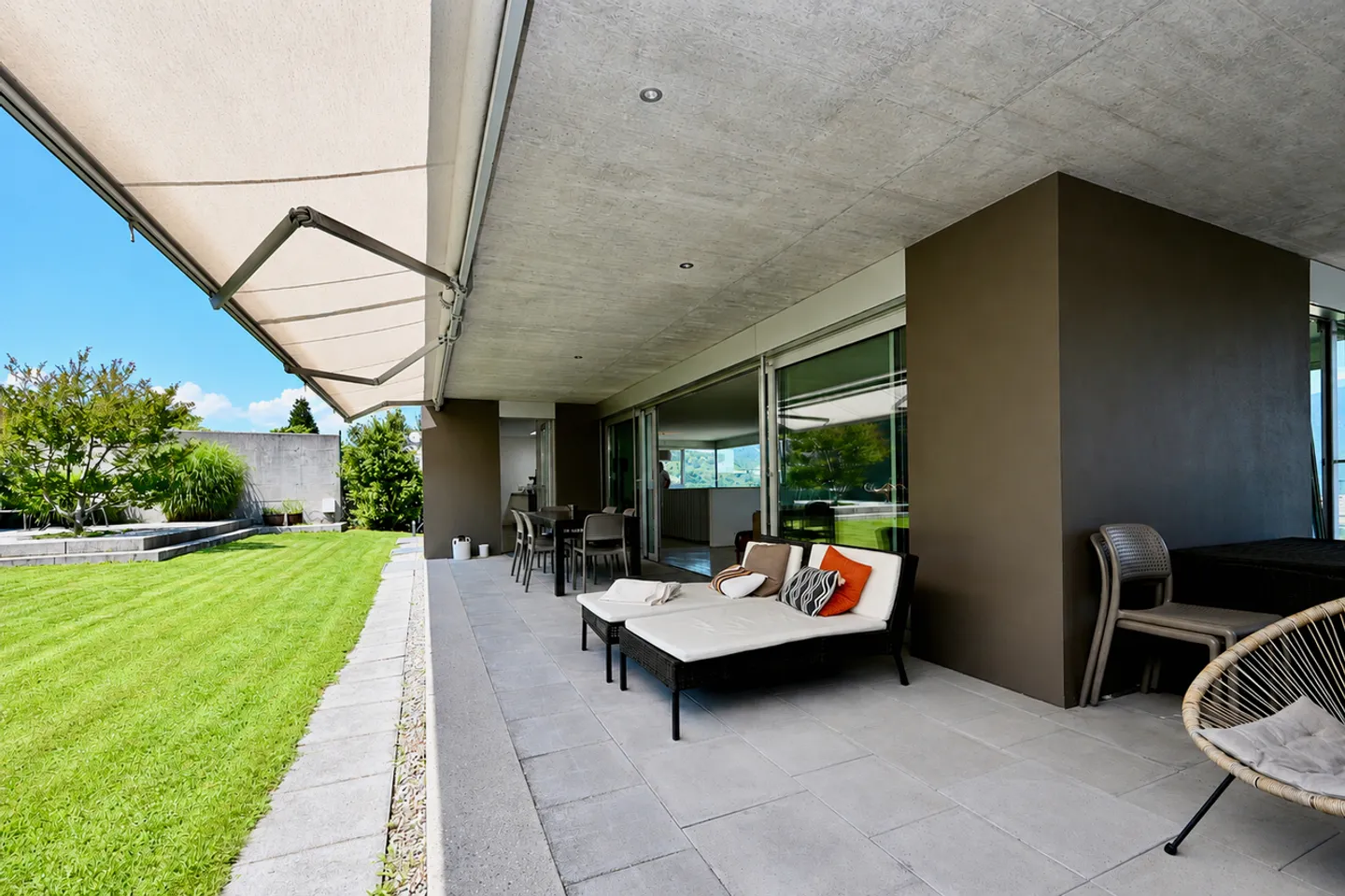 Modern Villa with Lake View - Photo 9 of 29