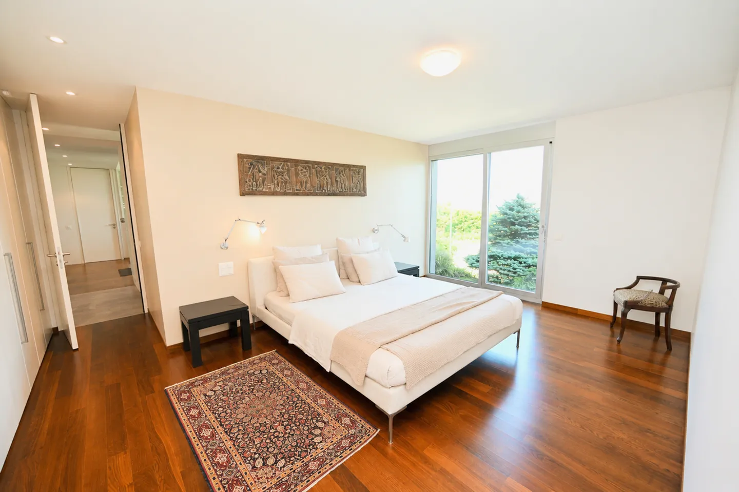 Modern Villa with Lake View - Photo 15 of 29