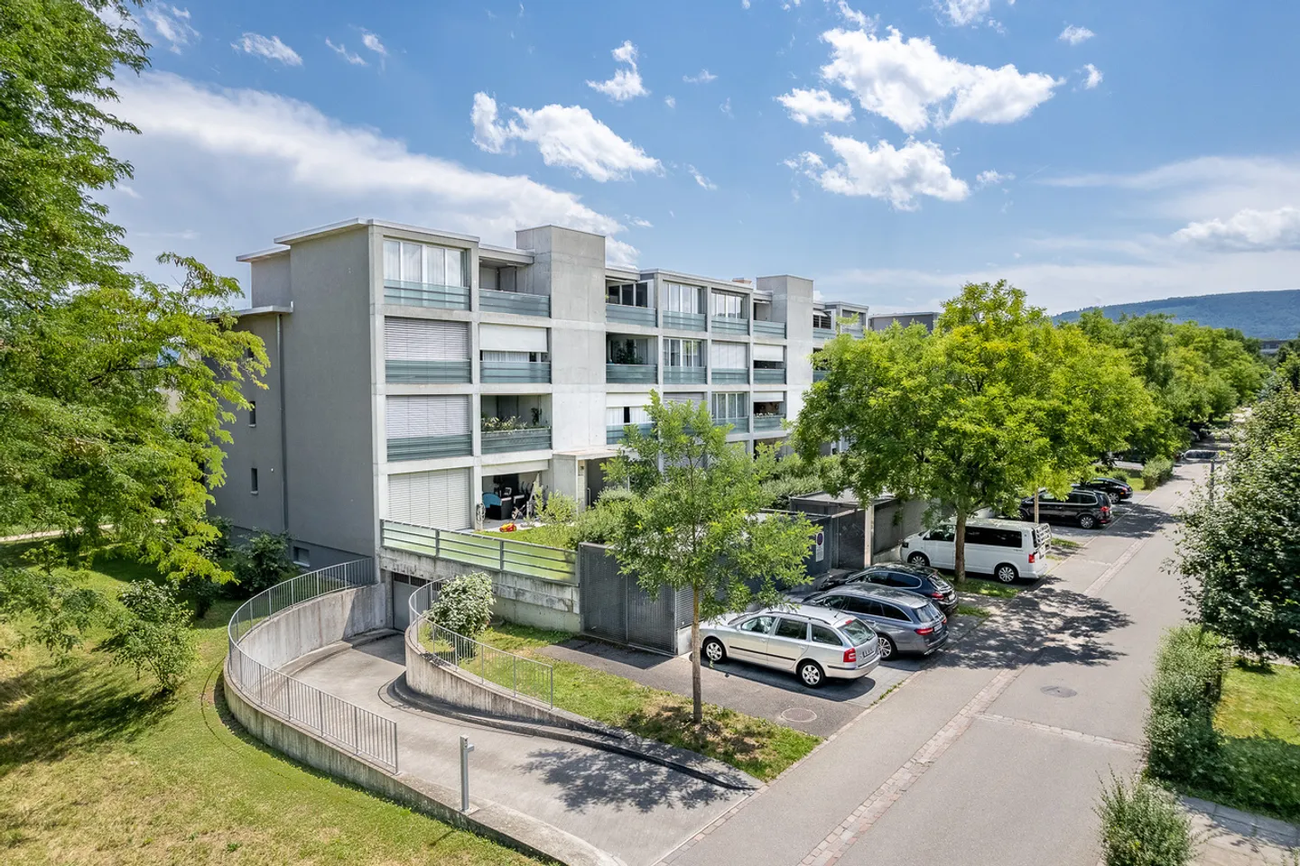 Modernes Apartment mit Balkon - Foto 2 von 6