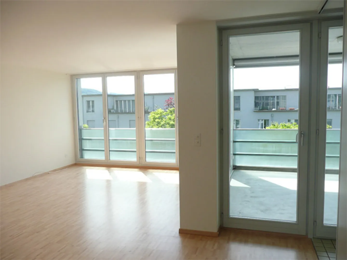 Modernes Apartment mit Balkon - Foto 4 von 6