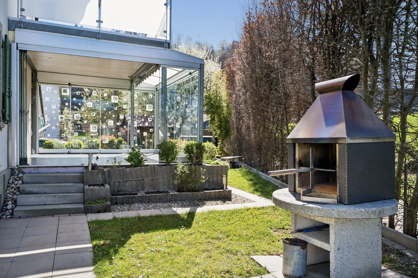 Versatile 6.5-room property with building land potential - Photo 11 of 13