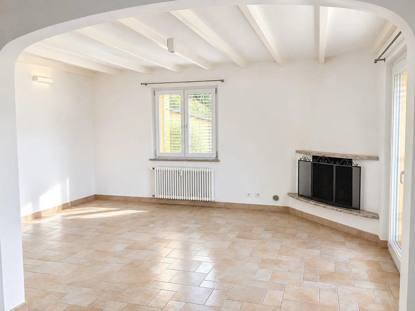 Appartement lumineux de 3,5 pièces avec terrasse et vue sur le lac - Photo 3 sur 3