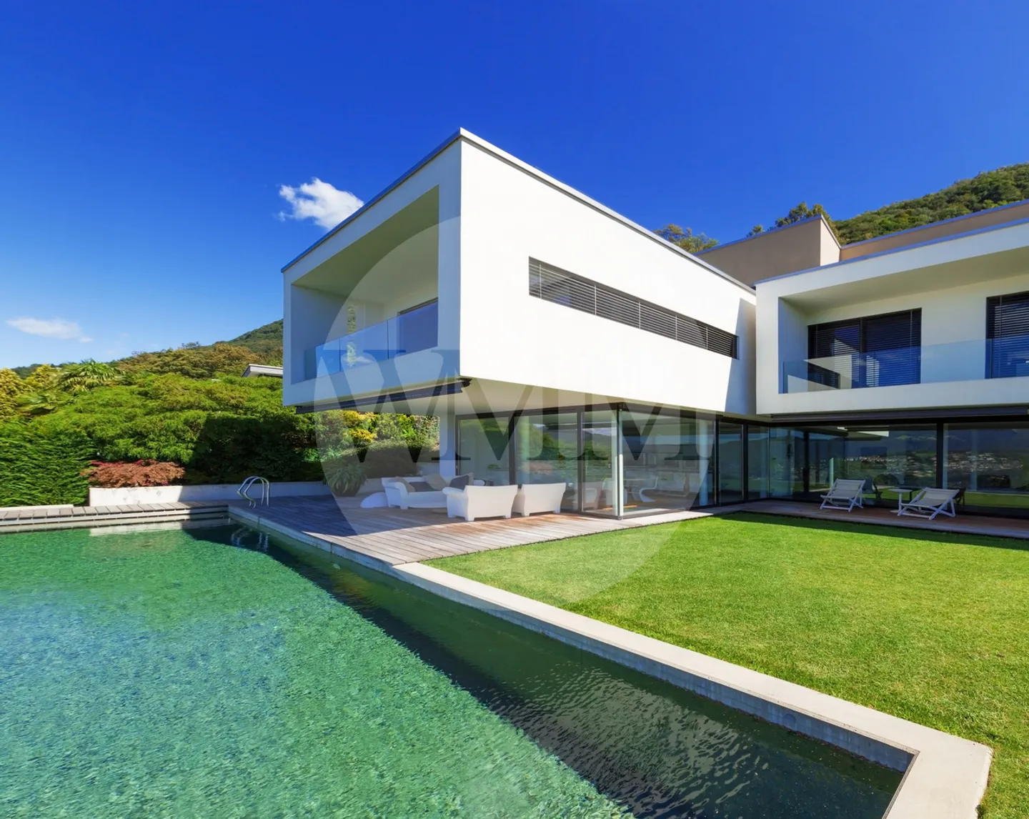 LUXURY VILLA WITH IMPRESSIVE LAKE VIEW AND INFINITY POOL - Photo 7 of 18