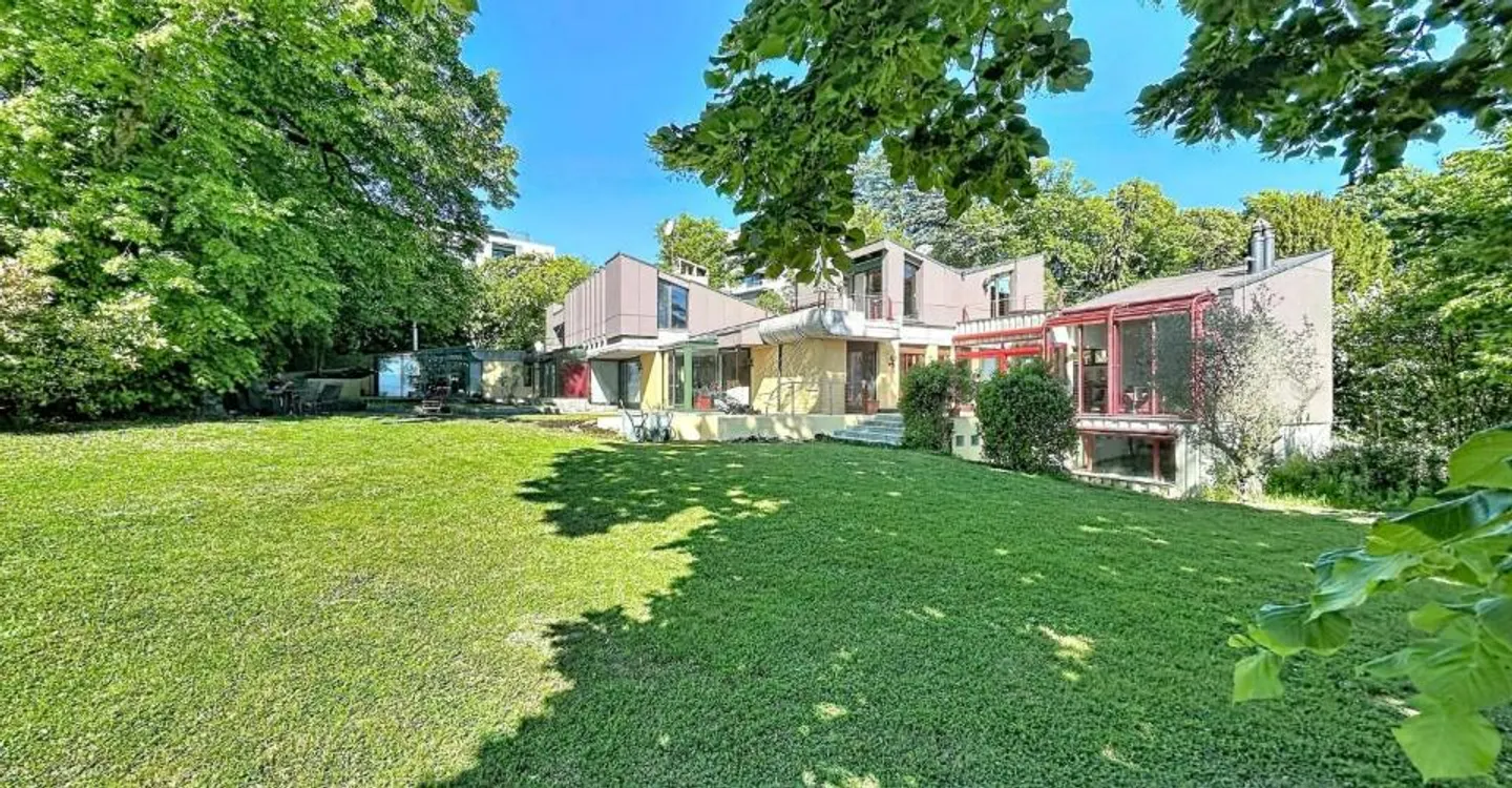 Villa with 17 rooms - Photo 2 of 13