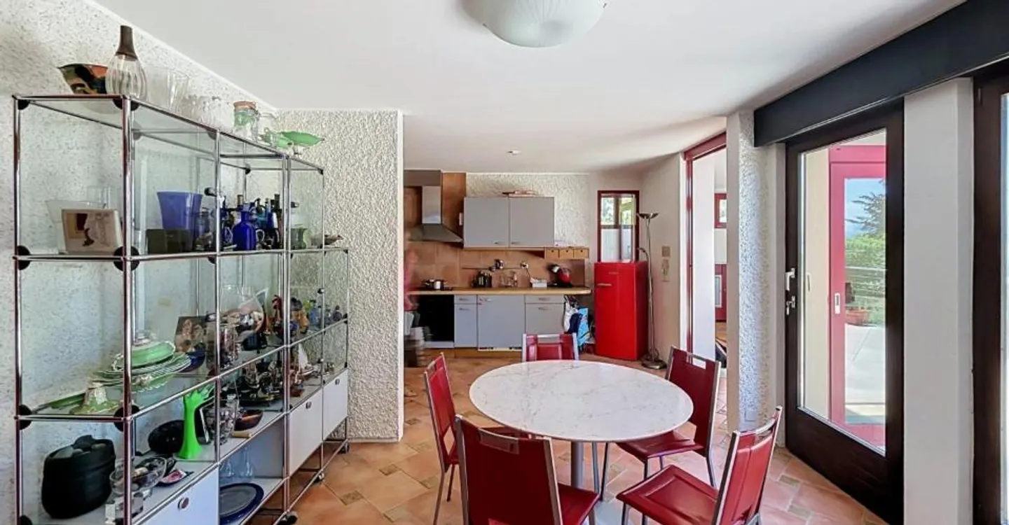 Villa with 17 rooms - Photo 10 of 13