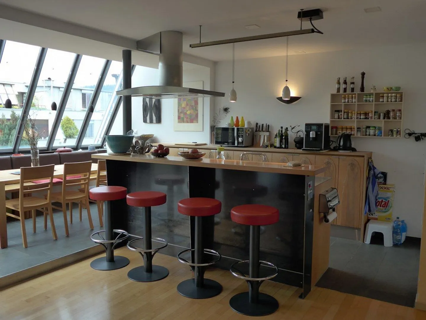 Spacious 5.5 Room Apartment in a Quiet Location with Ownership Standard - Photo 2 of 21