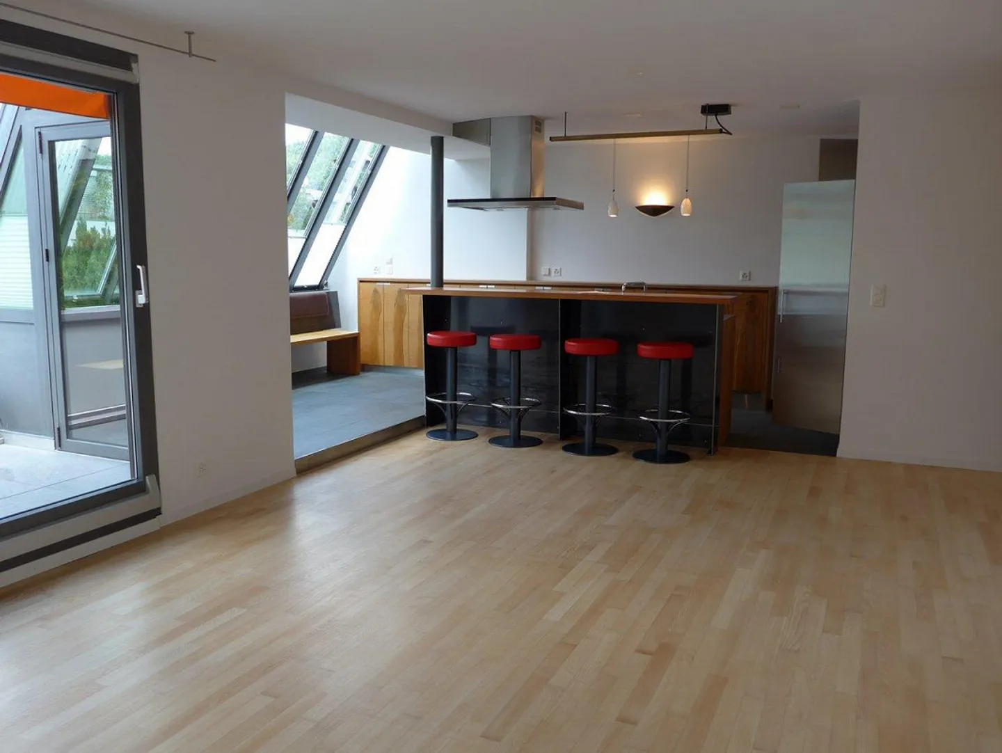 Spacious 5.5 Room Apartment in a Quiet Location with Ownership Standard - Photo 5 of 21