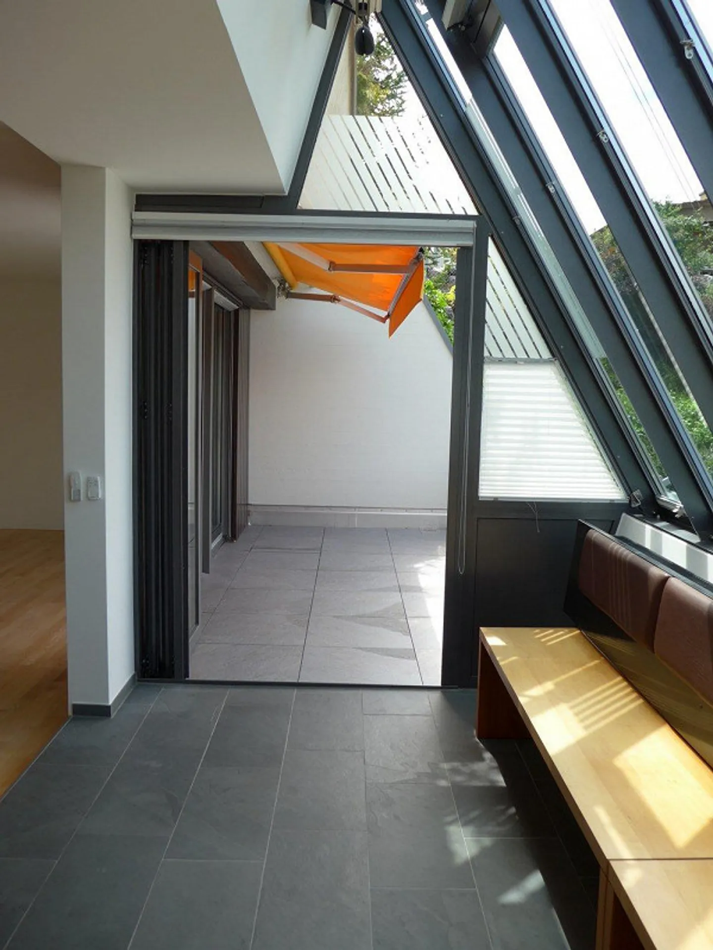 Spacious 5.5 Room Apartment in a Quiet Location with Ownership Standard - Photo 8 of 21
