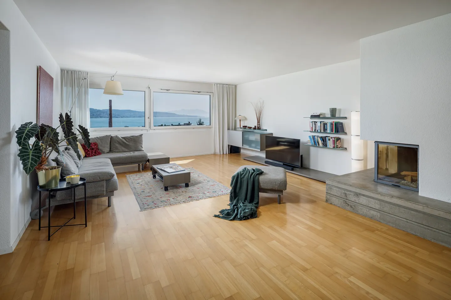 Row house for sale - Photo 2 of 4