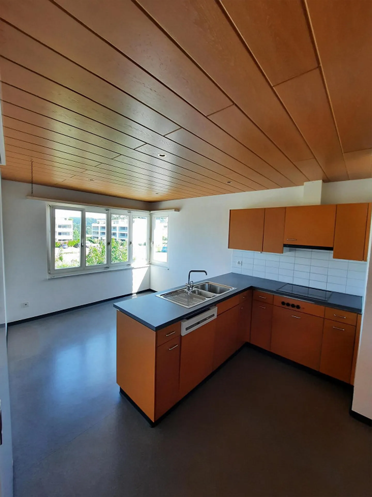 Beautiful condominium with high living quality - Photo 4 of 14