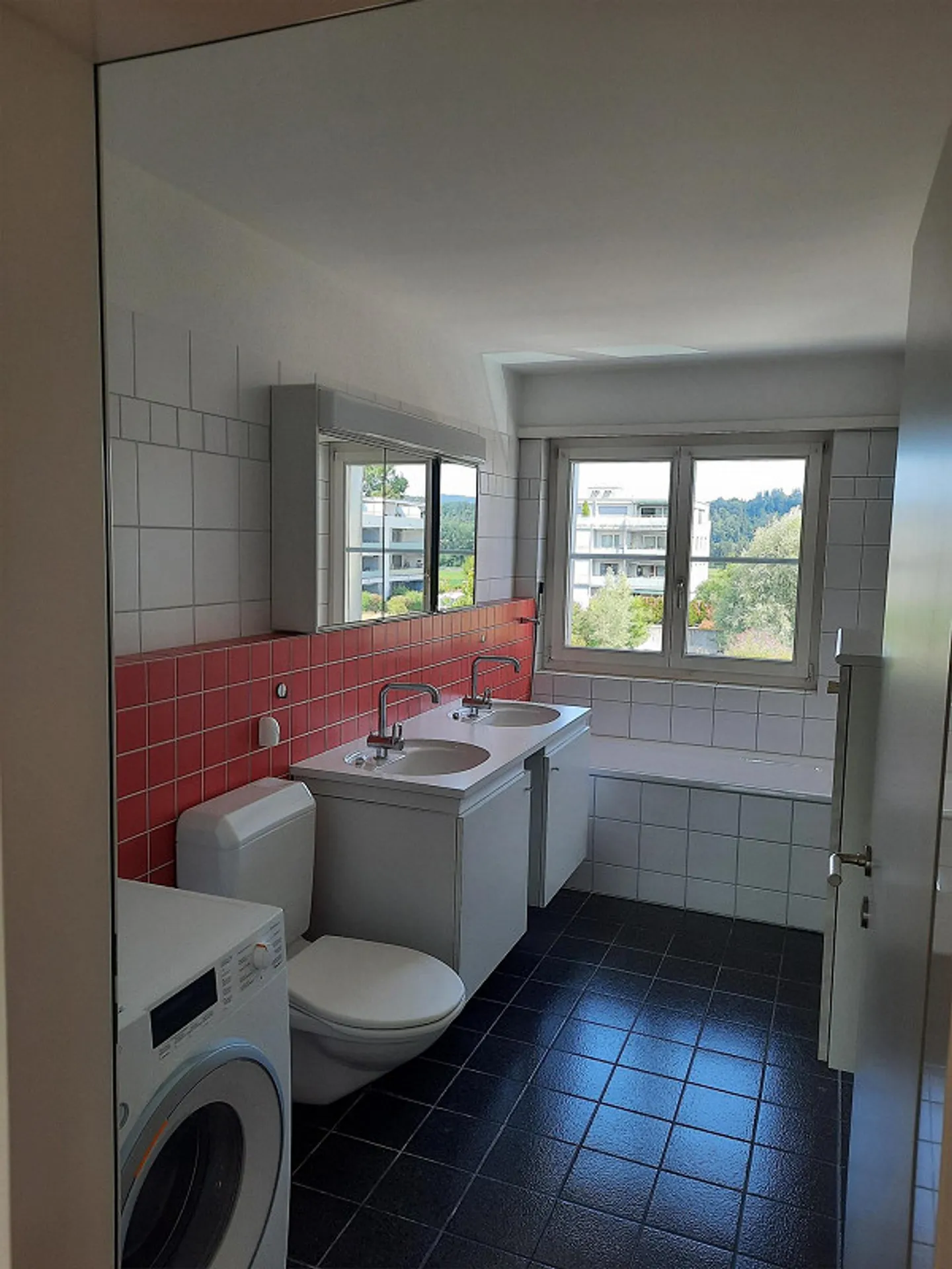 Beautiful condominium with high living quality - Photo 8 of 14