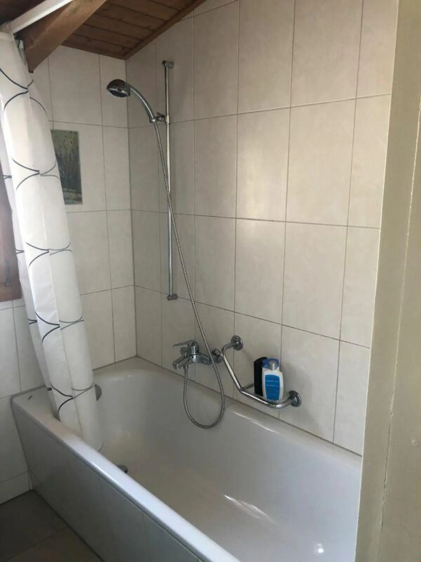 Appartement sous les combles de 2 1/2 pièces avec belle vue - Photo 8 sur 15